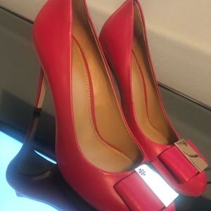 Brand new Tory Burch red hills